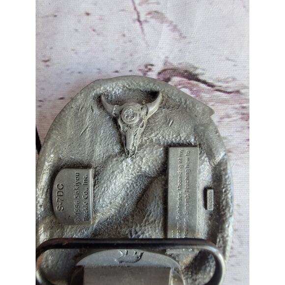 Vintage 1996 Detailed Siskiyou Buckle Company Baying Howling Wolf Belt Buckle - Picture 3 of 7